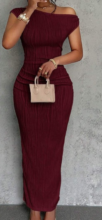 Robe longue élégante épaule dénudée